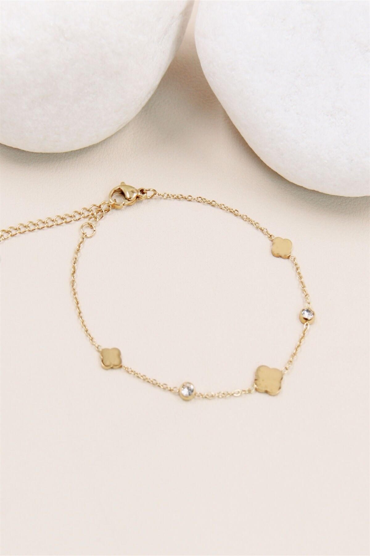 Bracelet trefle strass en acier inoxydable : Un bijou de tendance