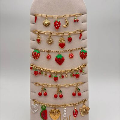 Set di 6 braccialetti fragola e ciliegia in esposizione