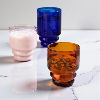Stapelbare Kaffee- und Teetassen aus farbigem Borosilikatglas