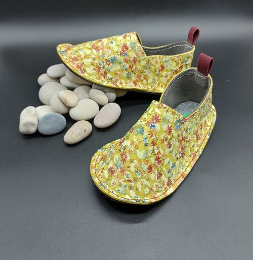 Girls sneakers in printed natural leather with a soft touch-suede inner lining-rubber sole. Handmade EU. Opplav Viking Fairy Feet . Yellow.