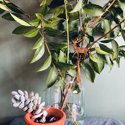 Décoration à pompons en forme de cerf
