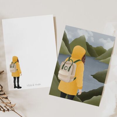 Postal Fiordos Noruegos Mujer con impermeable amarillo Tarjeta Viajes - Postal Fiordo Noruego