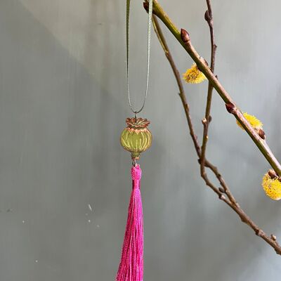 Decoración con borlas de cabeza de amapola
