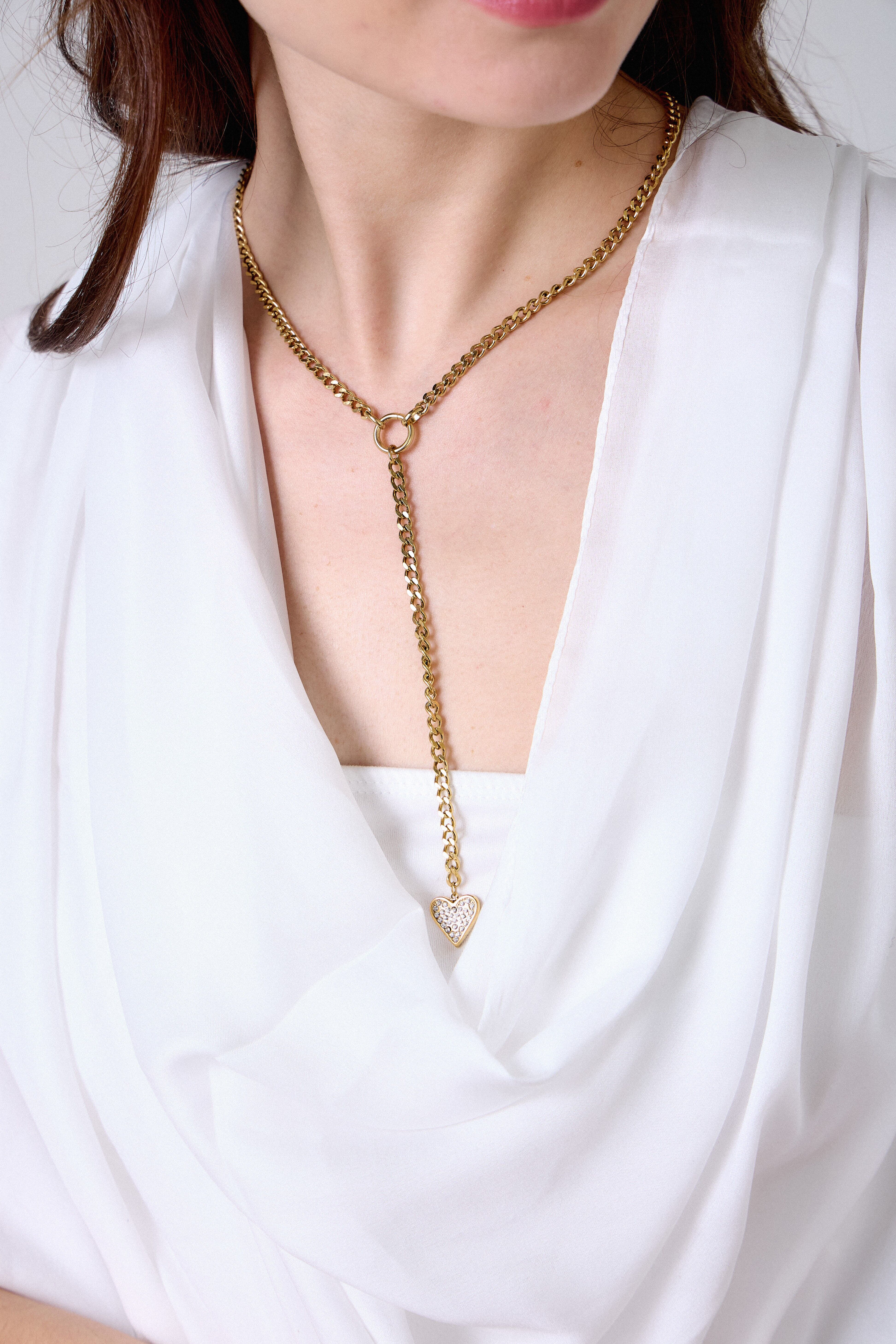 Collier doré en Y – Chaîne épaisse & pendentif cœur strassé