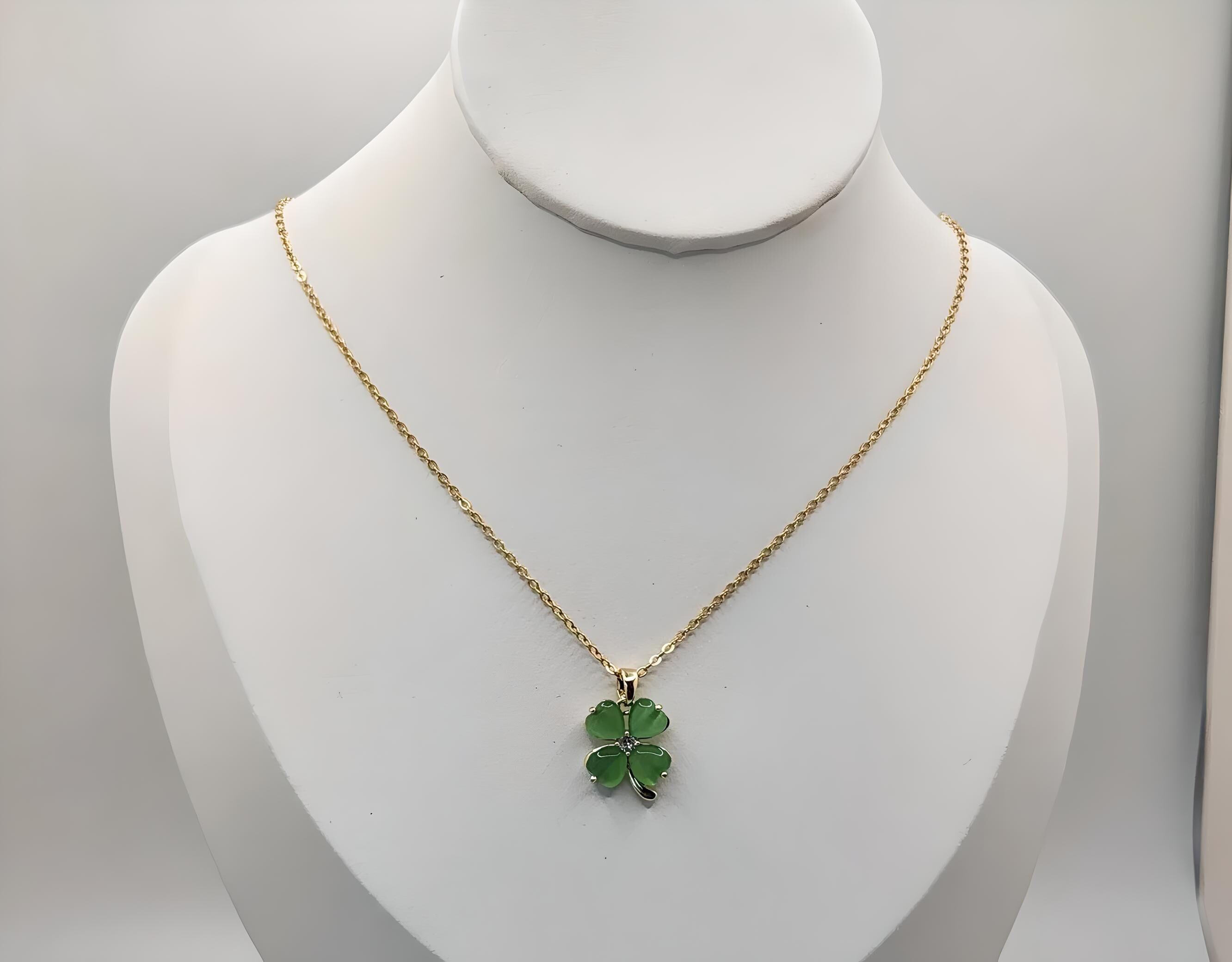 Collana con trifoglio verde in acciaio inossidabile