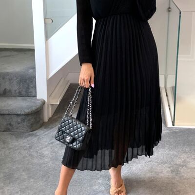 Pleated Relaxed Fit Long Sleeves Maxi Dress in Black