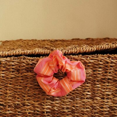 Coletero con rayas rosas y naranjas