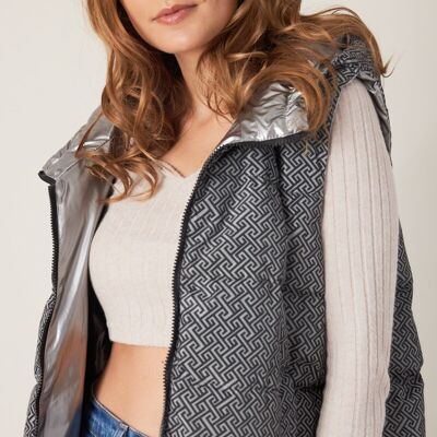 3183- Short sleeveless patterned down jacket