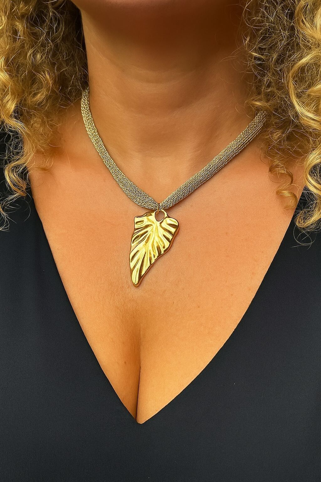 Collana Boho Chic con pendente in foglia d'oro