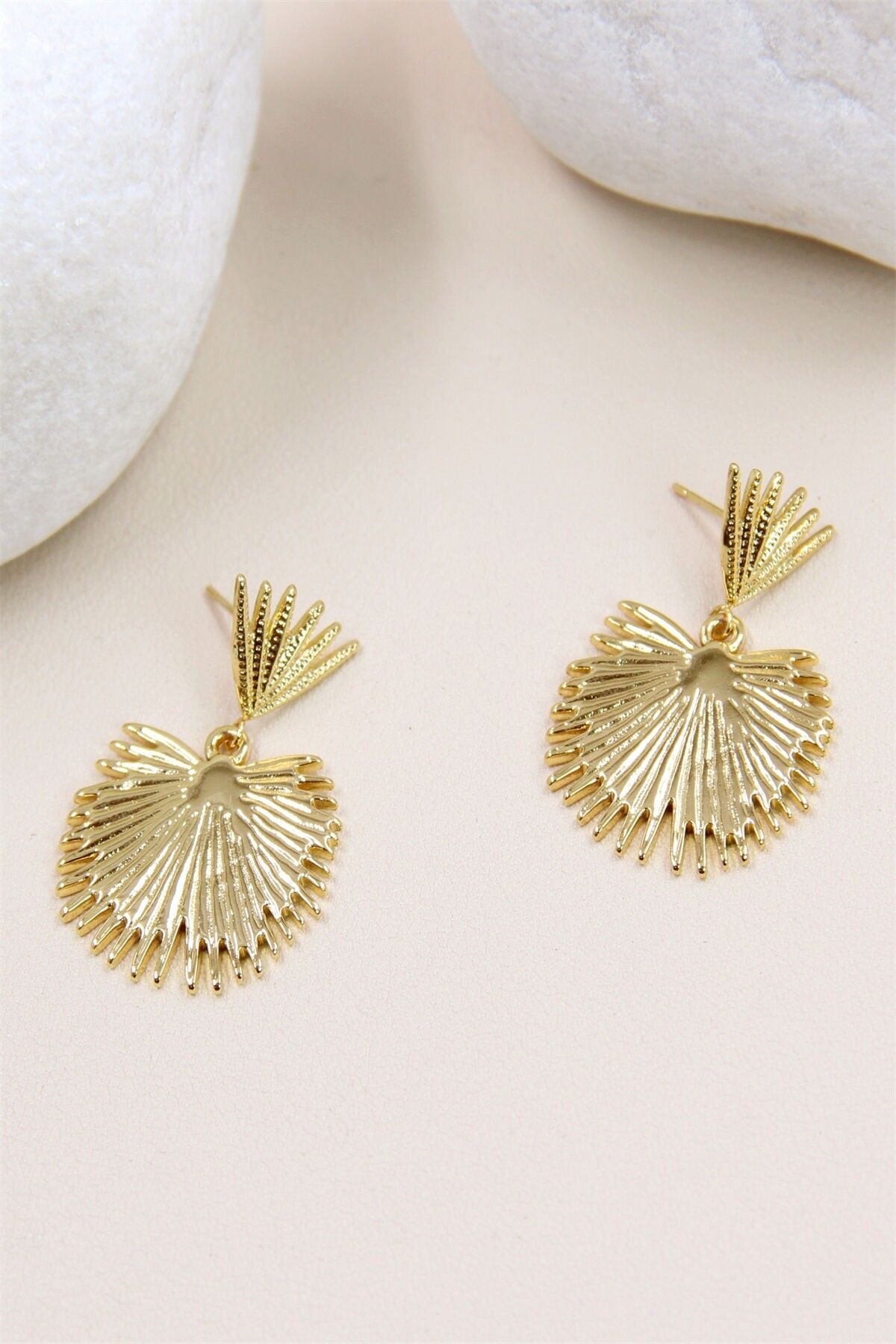 Ohrringe aus Edelstahl: Ein Schmuckstück im zeitgenössischen Stil