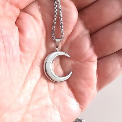Collana con ciondolo a forma di luna in stile boho chic