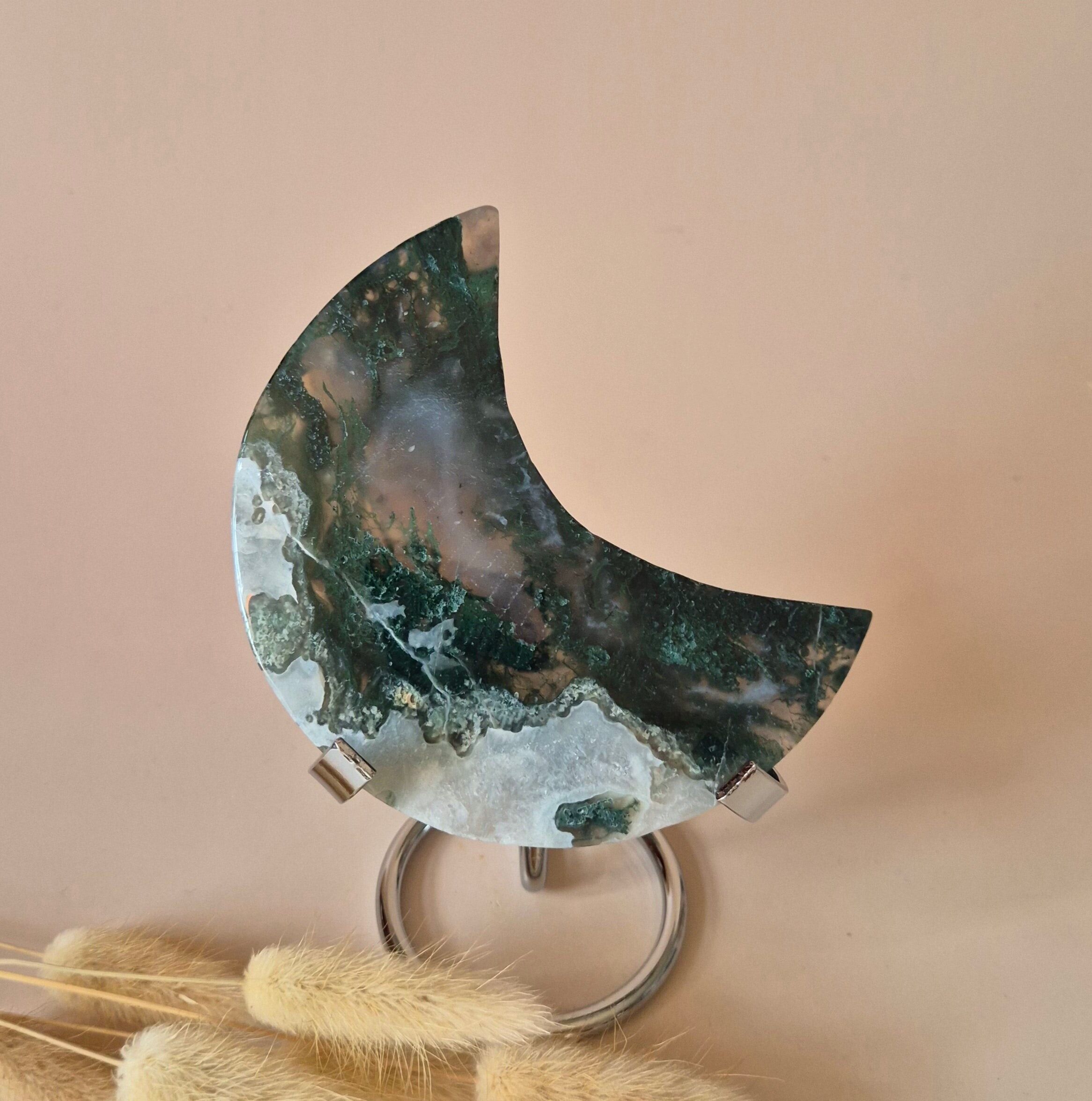 Pierre précieuse XL en agate mousse Lune sur support (druzy et motifs) n° 163 - 150 g