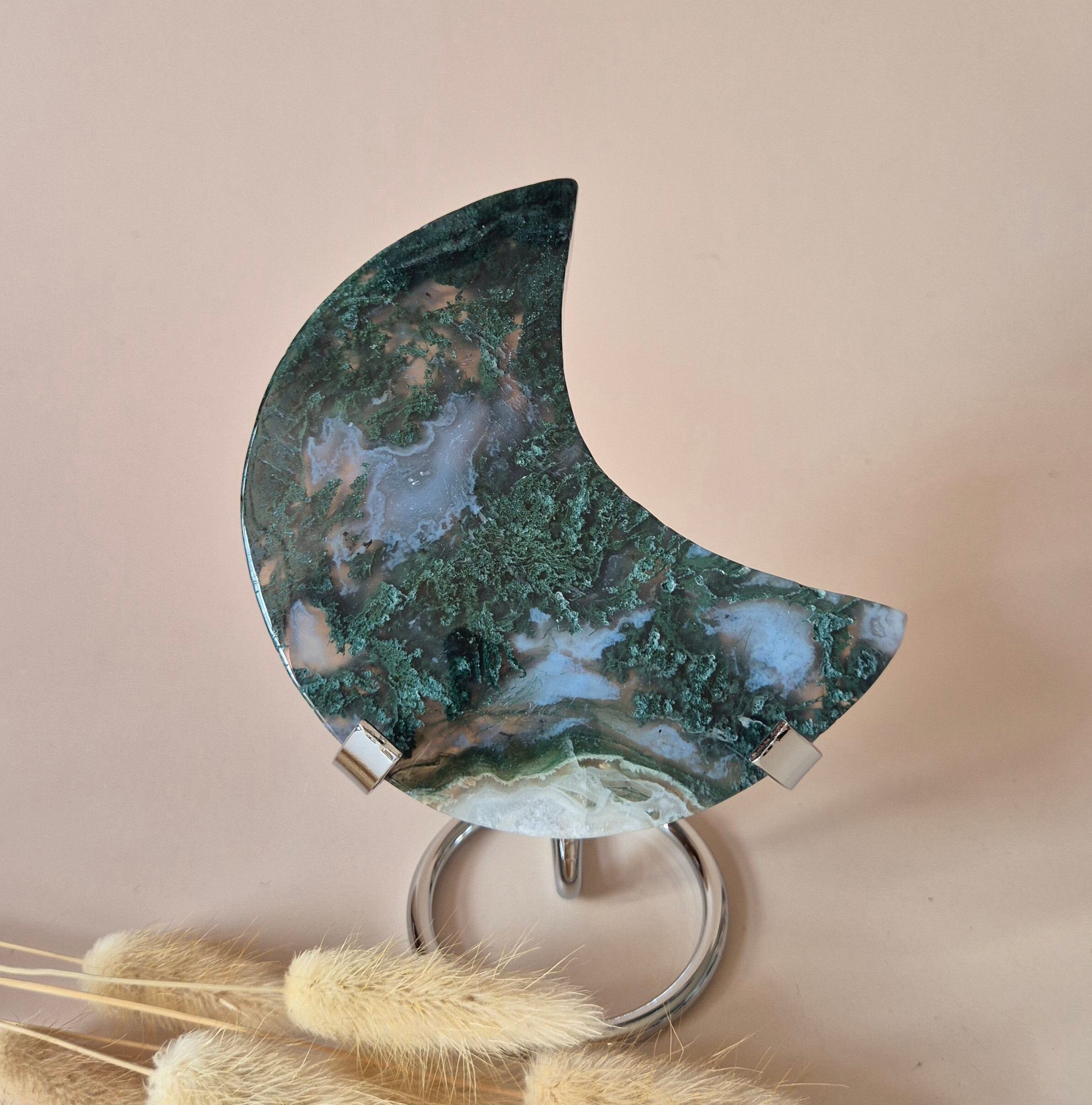 Pierre précieuse XL en agate mousse Lune sur support (druzy et motifs) n° 167 - 210 g