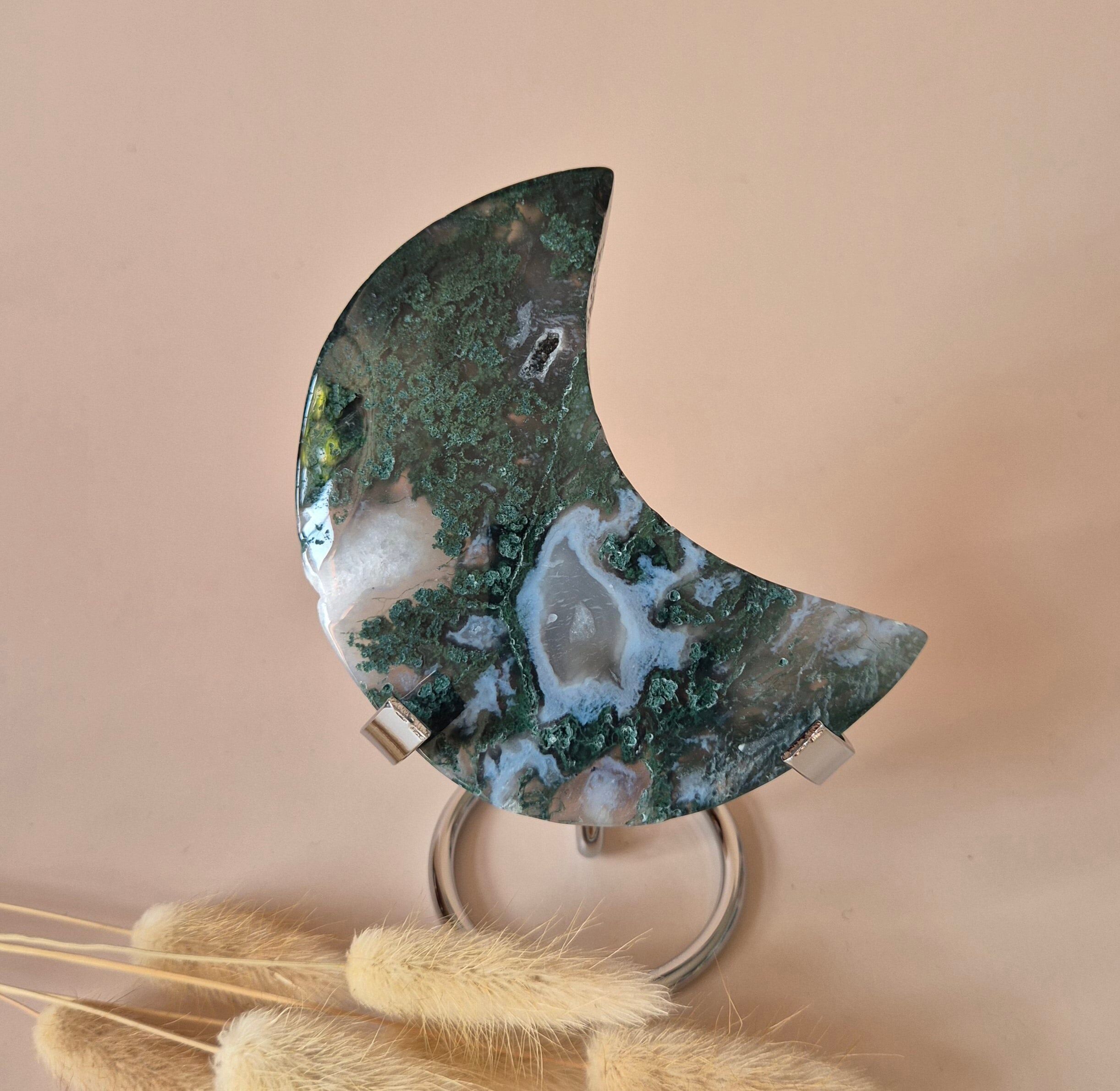 Pierre précieuse XL en agate mousse Lune sur support (druzy et motifs) n° 177 - 195 g