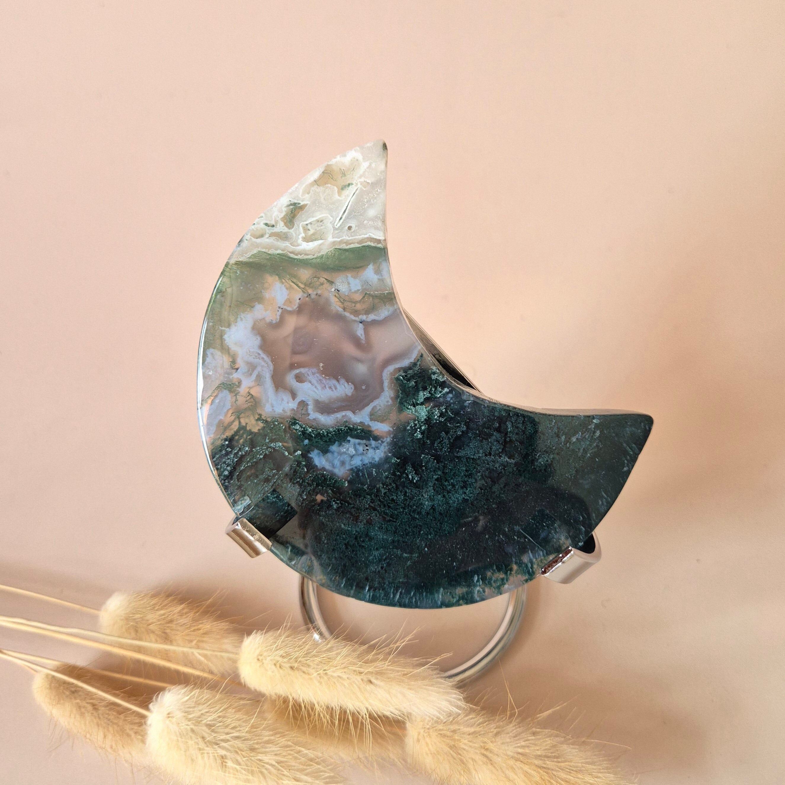 Pierre précieuse XL en agate mousse Lune sur support (druzy et motifs) n° 178 - 125 g