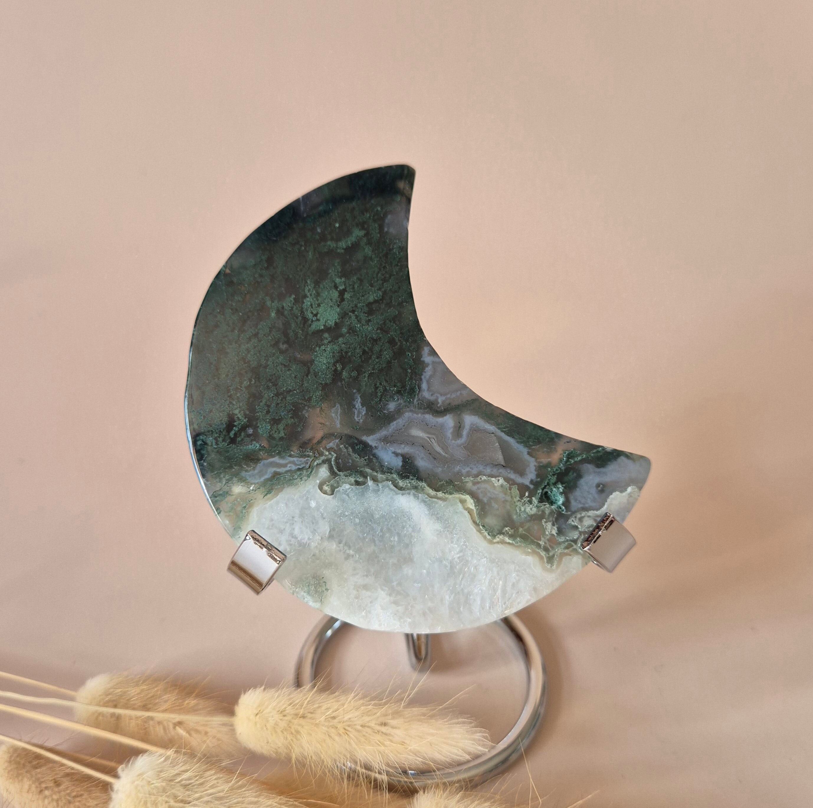 Pierre précieuse XL en agate mousse Lune sur support (druzy et motifs) n° 184 - 171 g