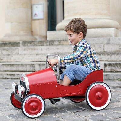 Coche de pedales rojo para niños