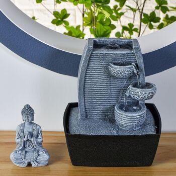 Fontaine d'Intérieur - Sagesse - Lumière Led Colorée - Ecoulement en Cascade - Statuette Bouddha Amovible - Accessoire Déco Zen 3