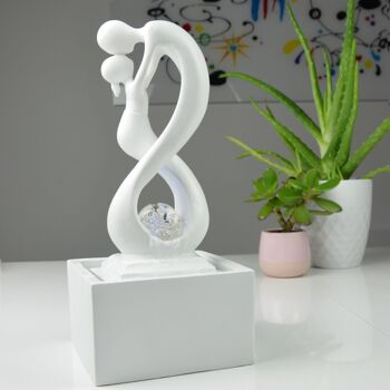 Fontaine d'Intérieur - Amor Blanc - Moderne avec Lumière LED Coloré - Sculpture Amoureux Amovible – Décoration d’intérieur Contemporaine – Boule en Rotation 2