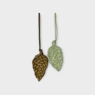 Adornos de piñas: verde y marrón