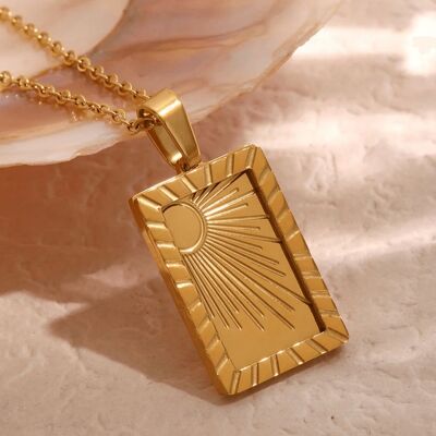 Collar placa sol dorada