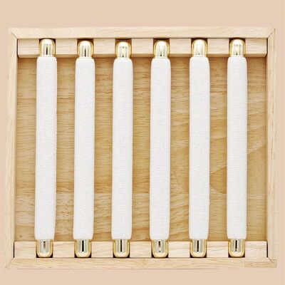 Elegante espositore per anelli in legno
