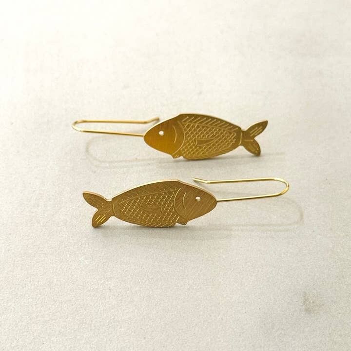 Gebürstete Goldfisch-Ohrringe