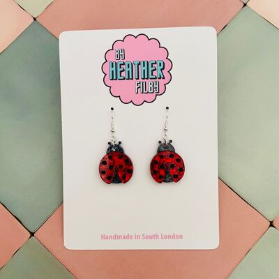 Orecchini in resina glitterata a forma di coccinella