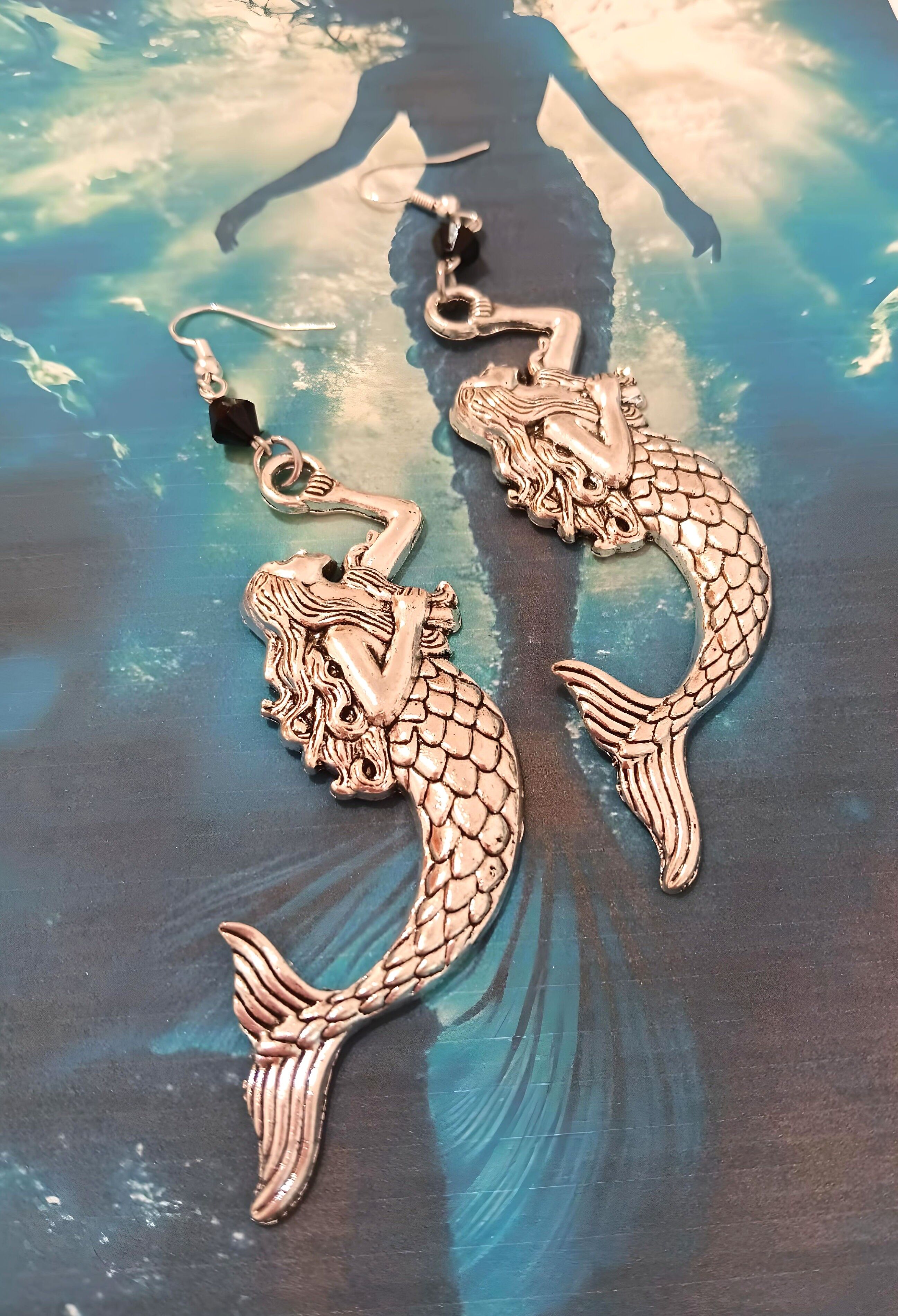 Orecchini lunghi con ciondolo sirena in argento