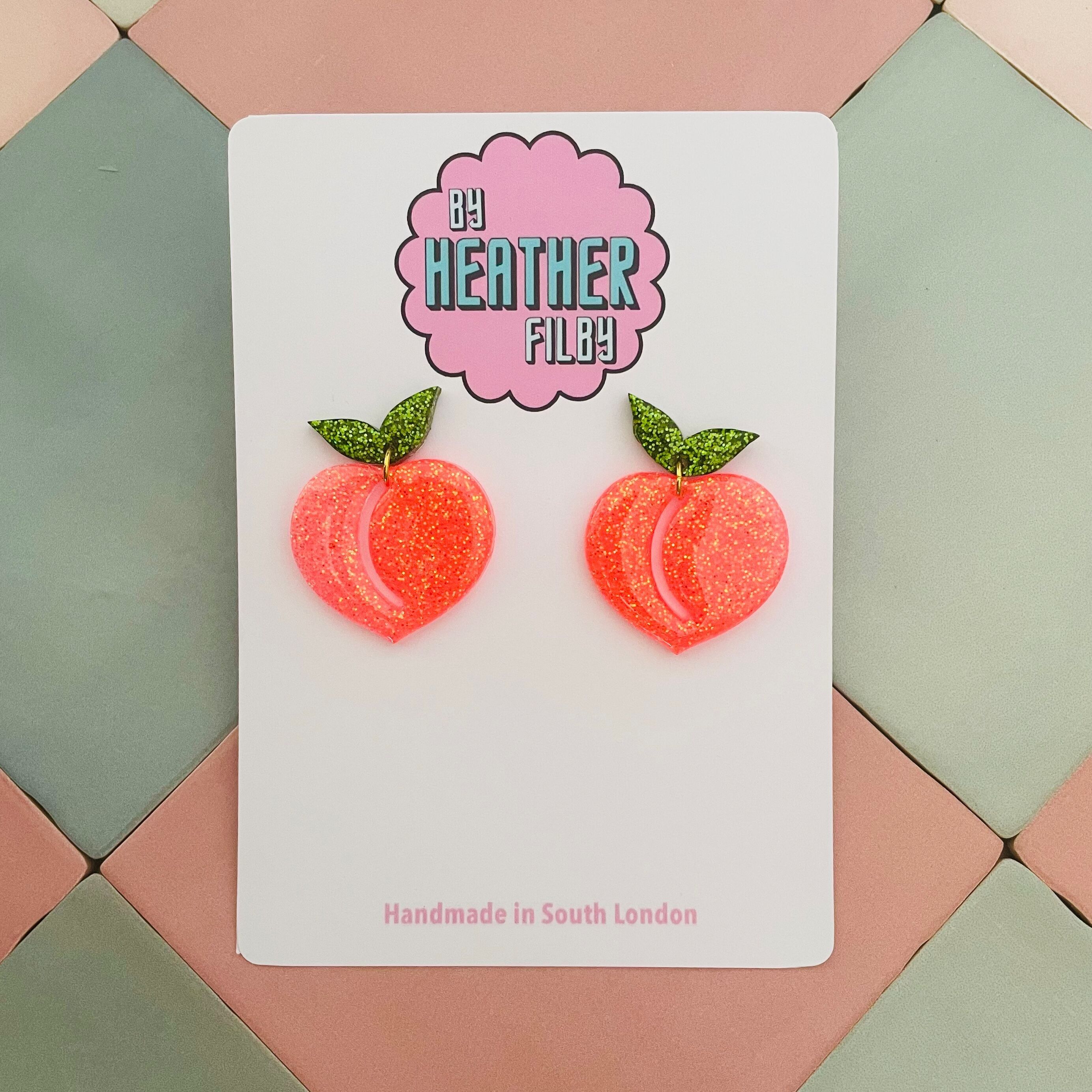 Orecchini in resina glitterata color pesca