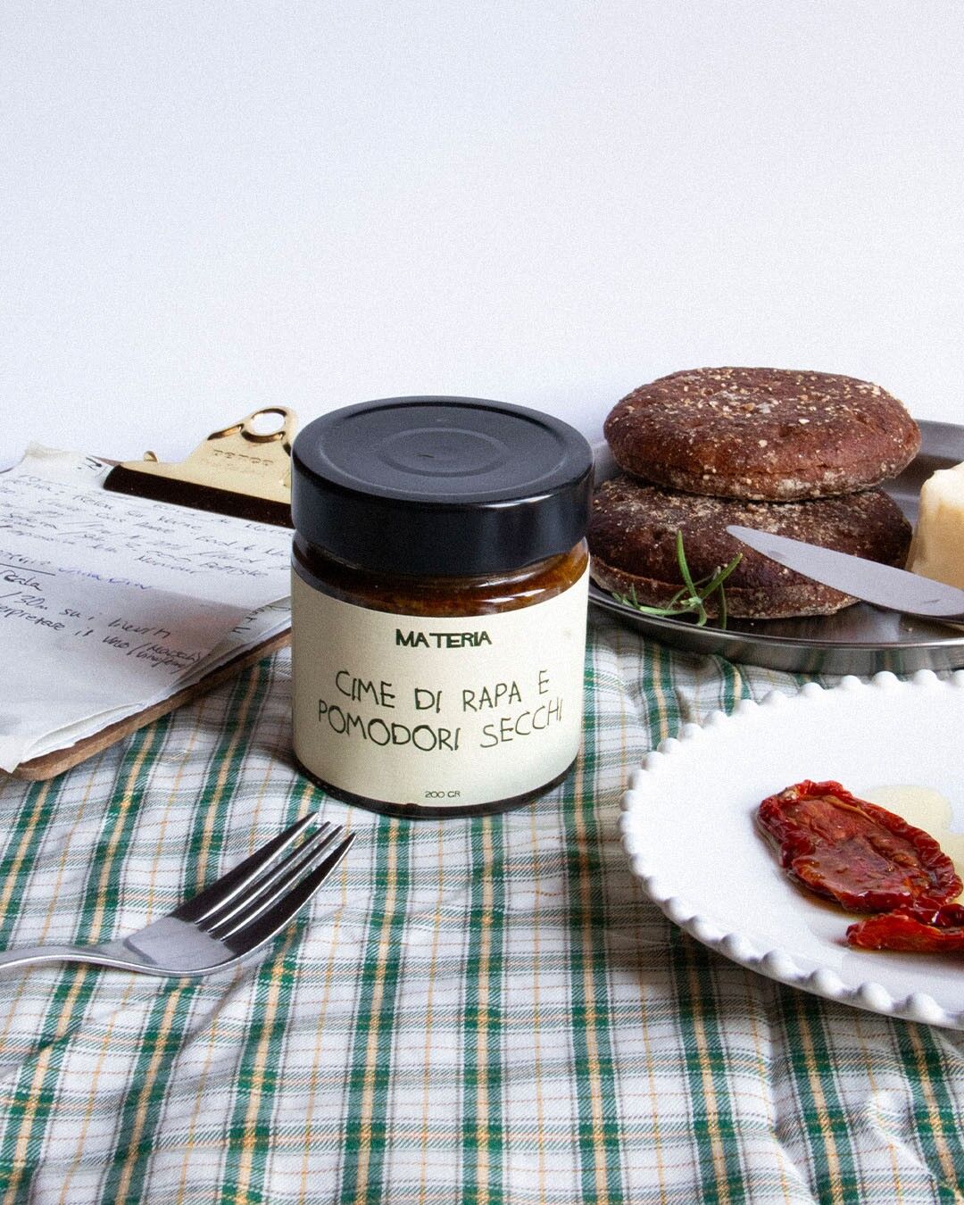 Creme aus Rübenblättern und sonnengetrockneten Tomaten (200 g)