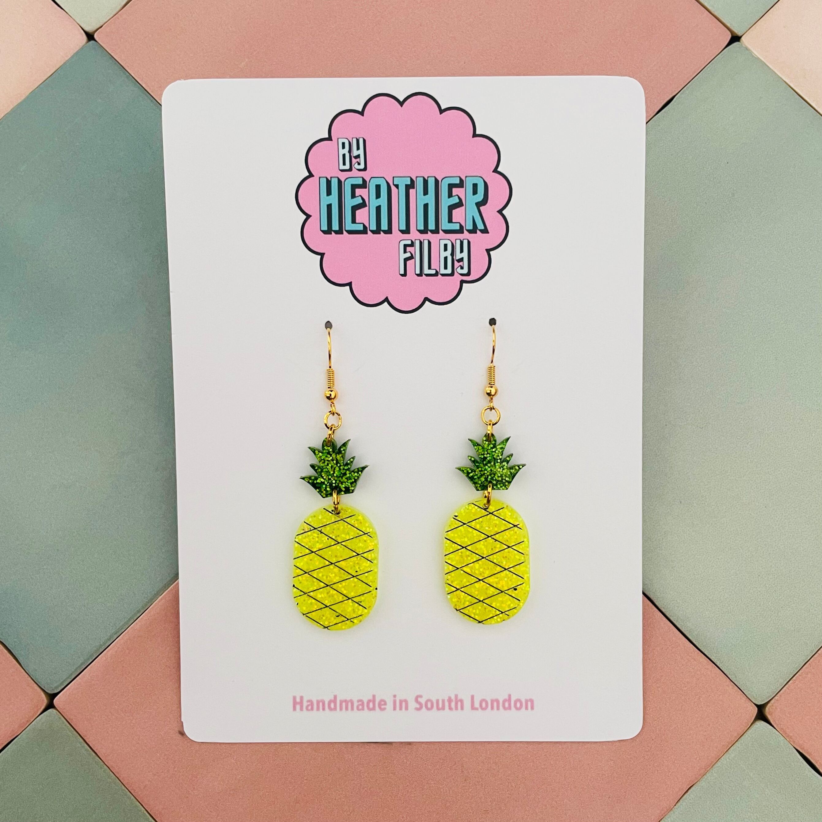 Orecchini in resina glitterata con ananas