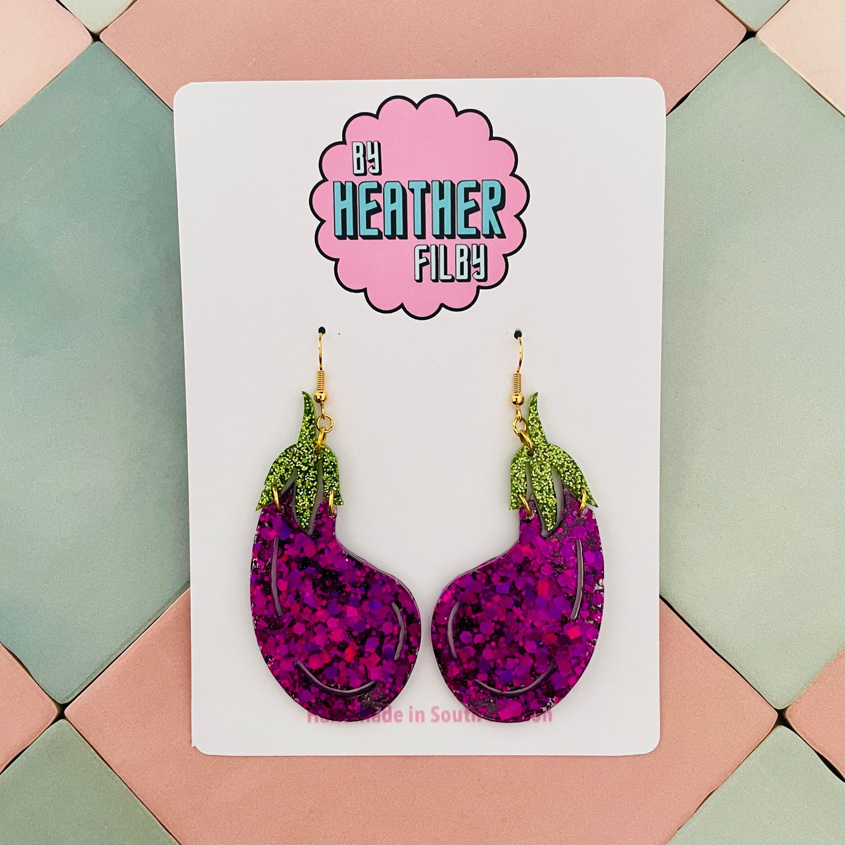 Orecchini in resina glitterata color melanzana