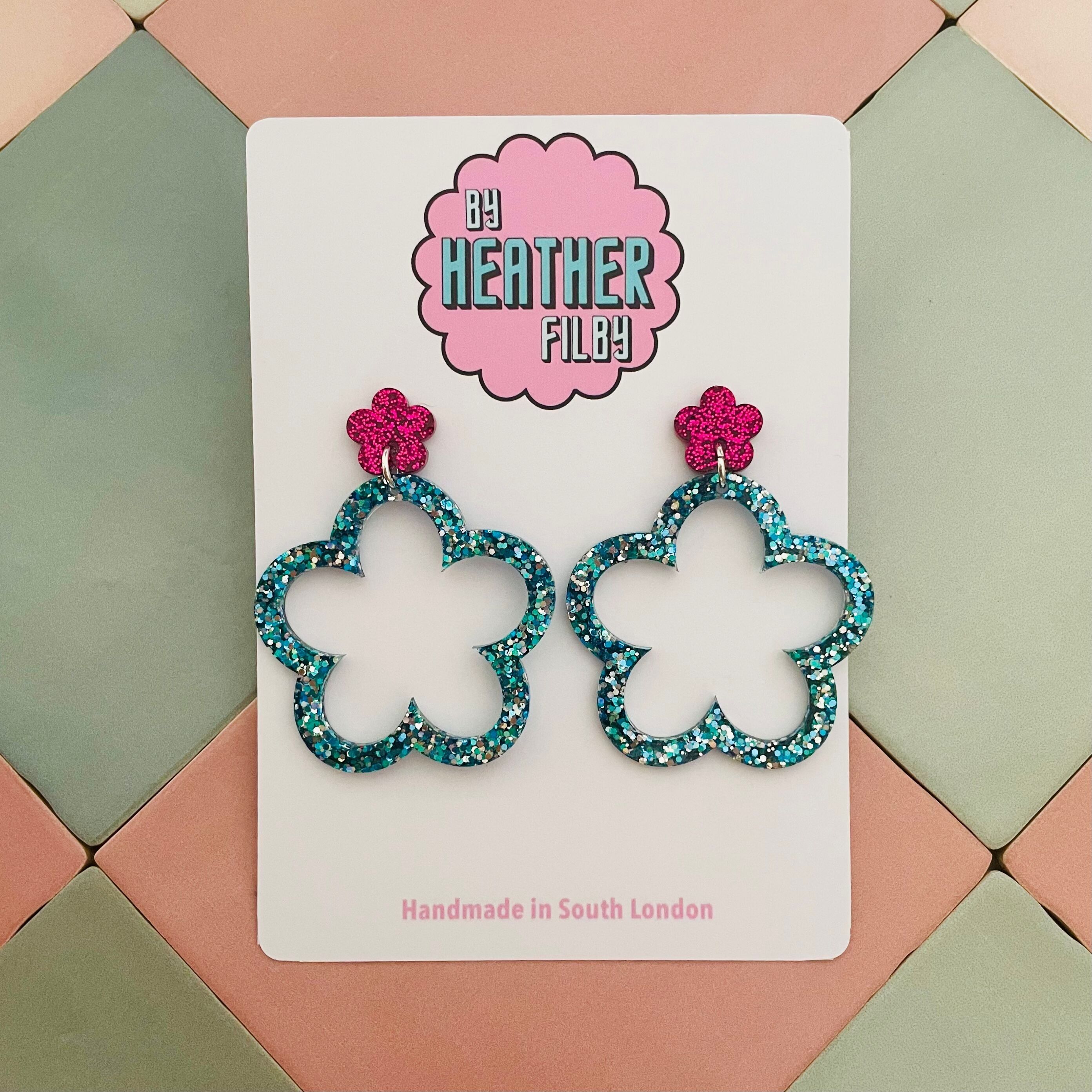 Orecchini con fiori blu e rosa