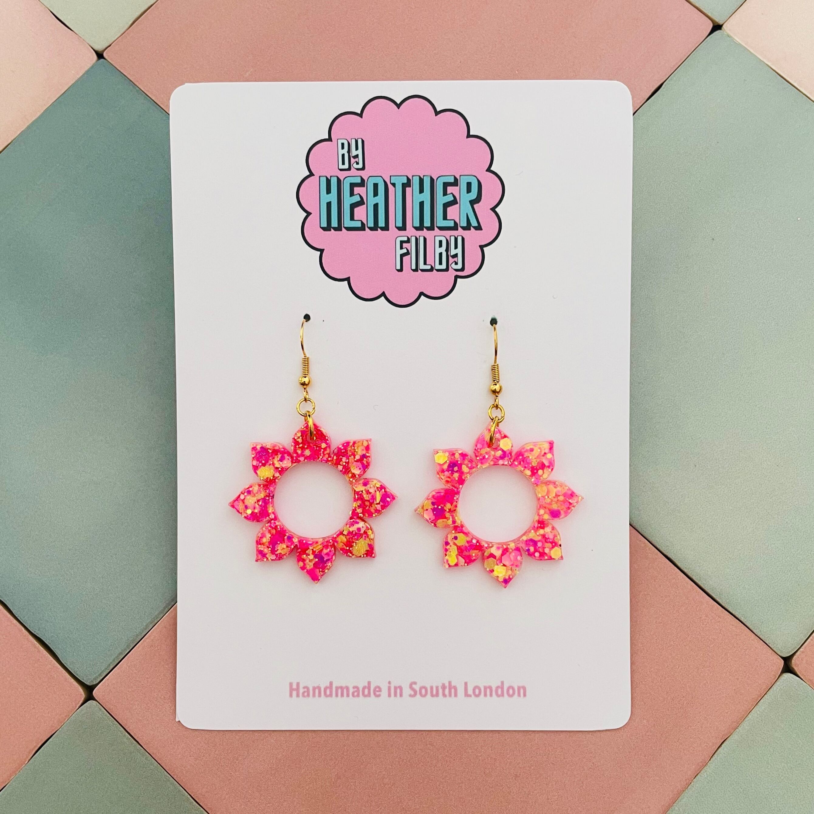 Rosa Glitzer-Sonnenharz-Ohrringe