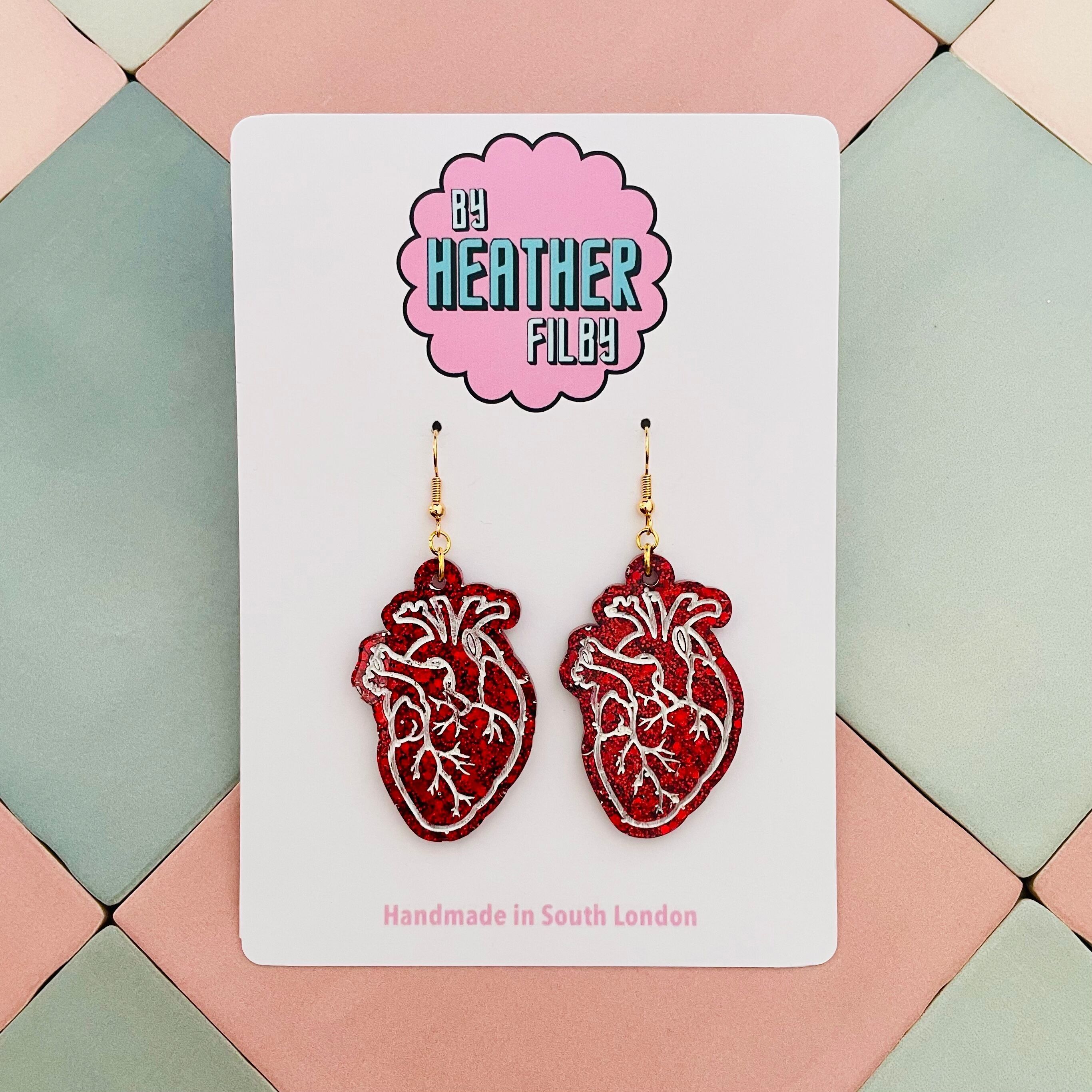 Anatomische Herz-Glitzer-Harz-Ohrringe