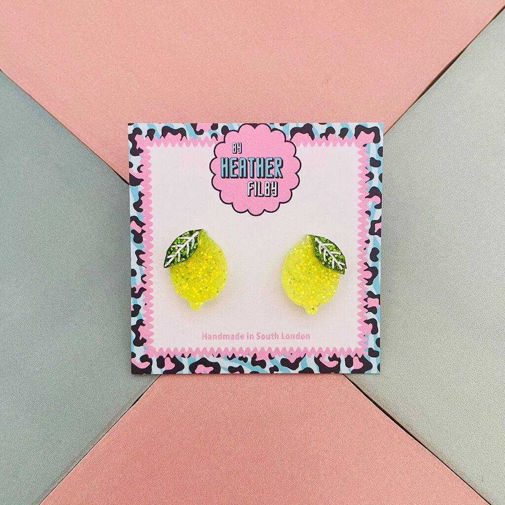 Zitronen-Glitzer-Ohrstecker aus Harz