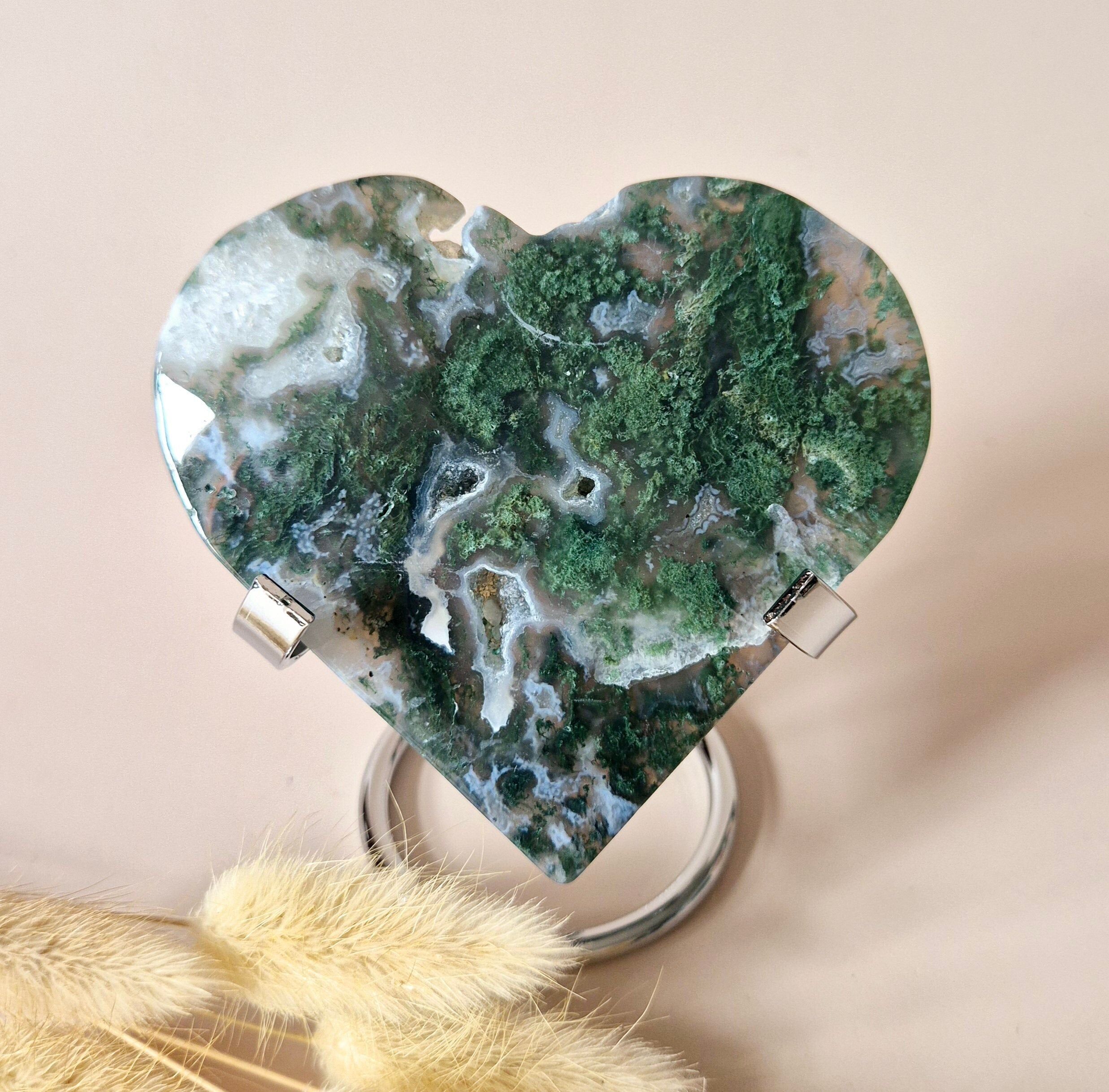Druzy di agata muschiata a forma di cuore su supporto in metallo – n. 106 200 grammi