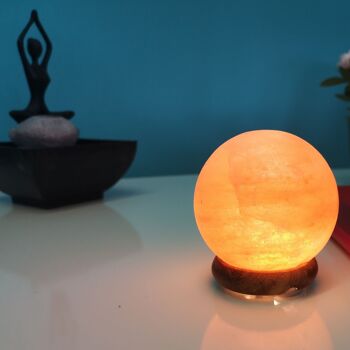 Lampe USB Sphère en Cristal de Sel d’Himalaya – Base en Bois – Objet de Décoration 3