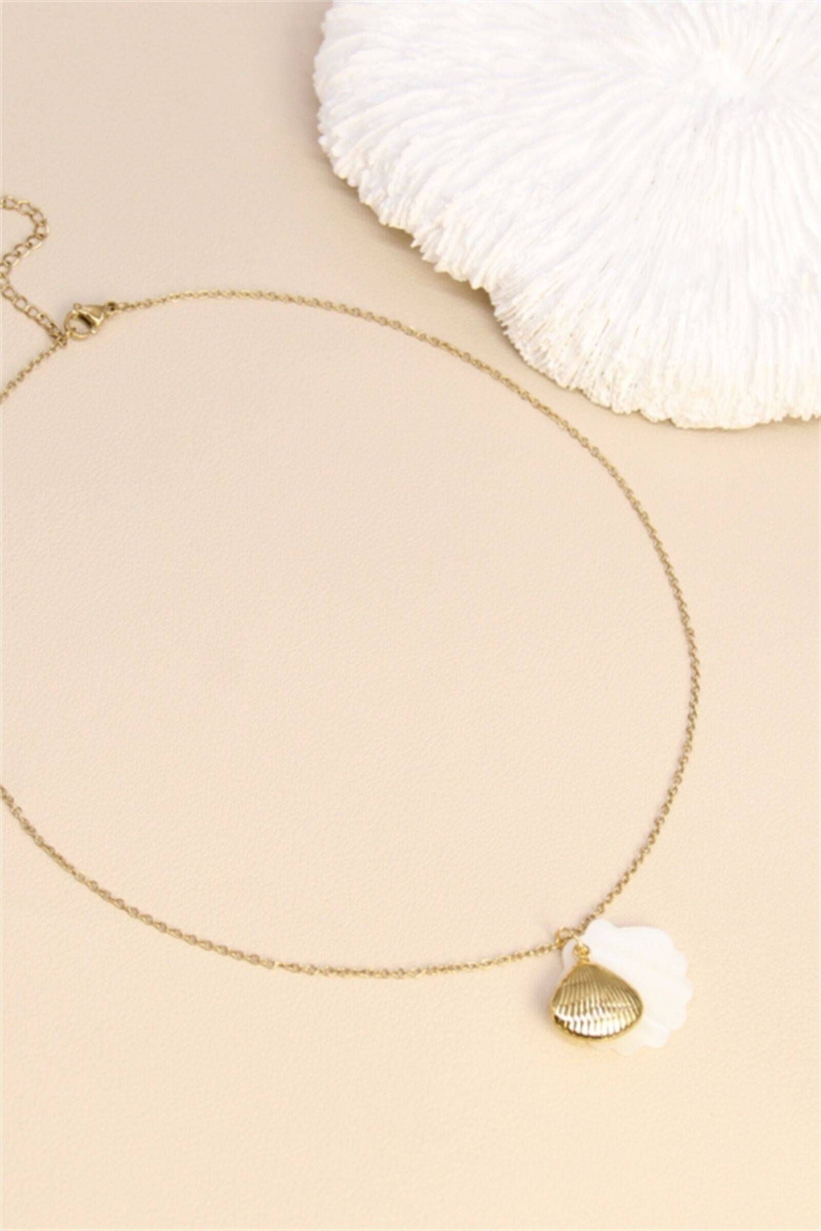 Collier Coquillage Doré & Nacre – Acier Inoxydable
