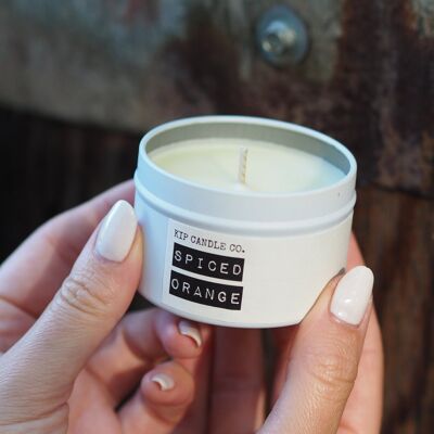 Vela de viaje con naranja especiada: naranja, clavo y nuez moscada
