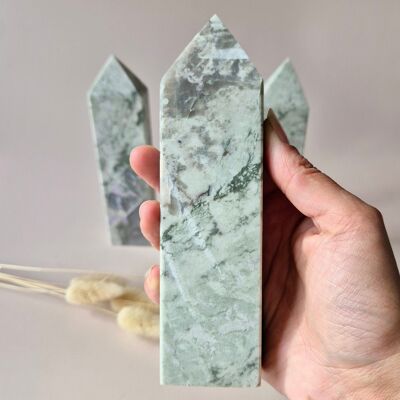 Hackmanite Tower Gemstone – Clarity, Energetic Protection & Spiritual Tranquility