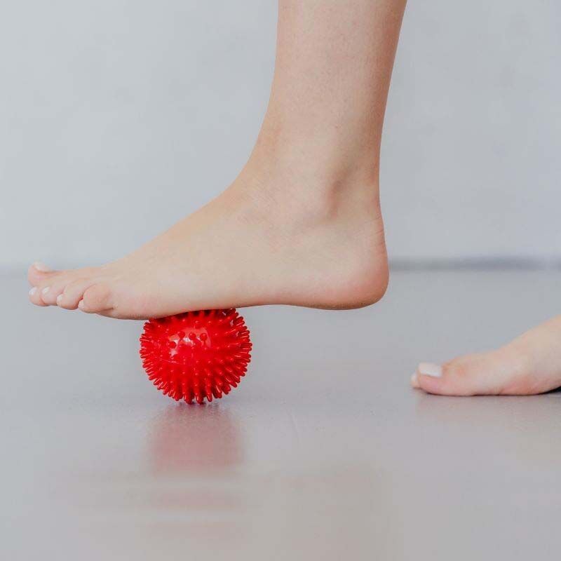 Spiky Ball Line Sport Sensorikball 7 cm - rot