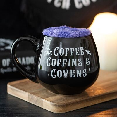 Ensemble tasse et chaussettes à café, cercueils et covens