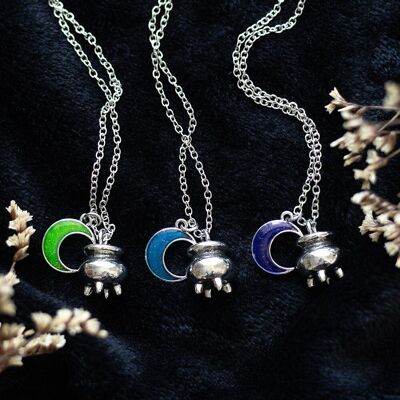 Juego de 3 collares con dije de caldero de las Hermanas del Aquelarre