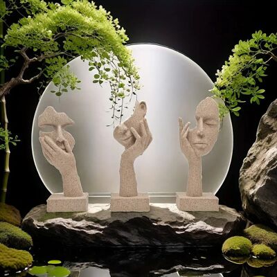 Ensemble de 3 petites statues de masques abstraits