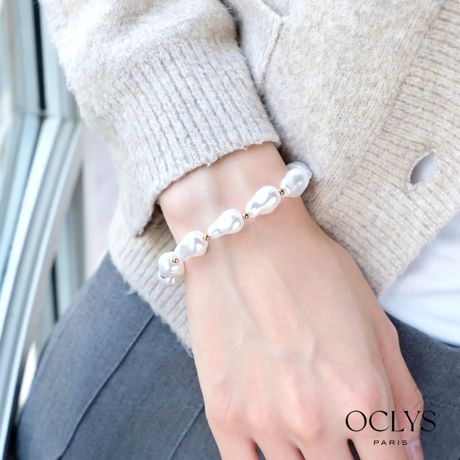 FIR Bracelet ホワイト Buy wholesale Fiva white oval pearl bracelet with resin and gold