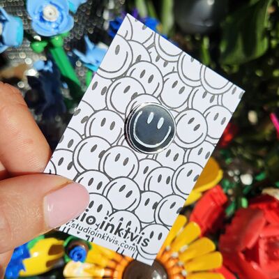 Pin's Smiley Noir