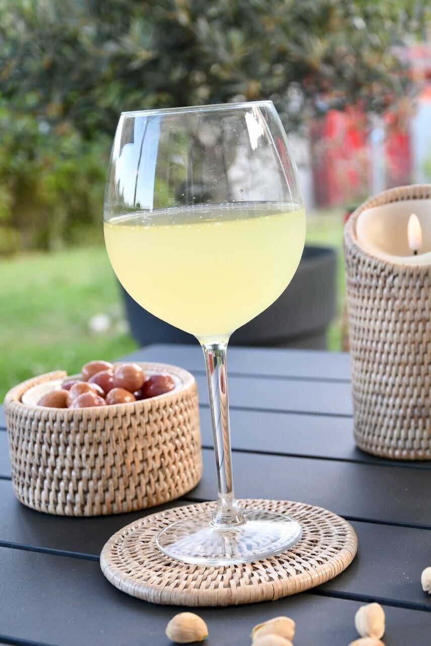 XL Porto Rattan-Untersetzer aus weißgewaschenem Rattan (2er-Set)