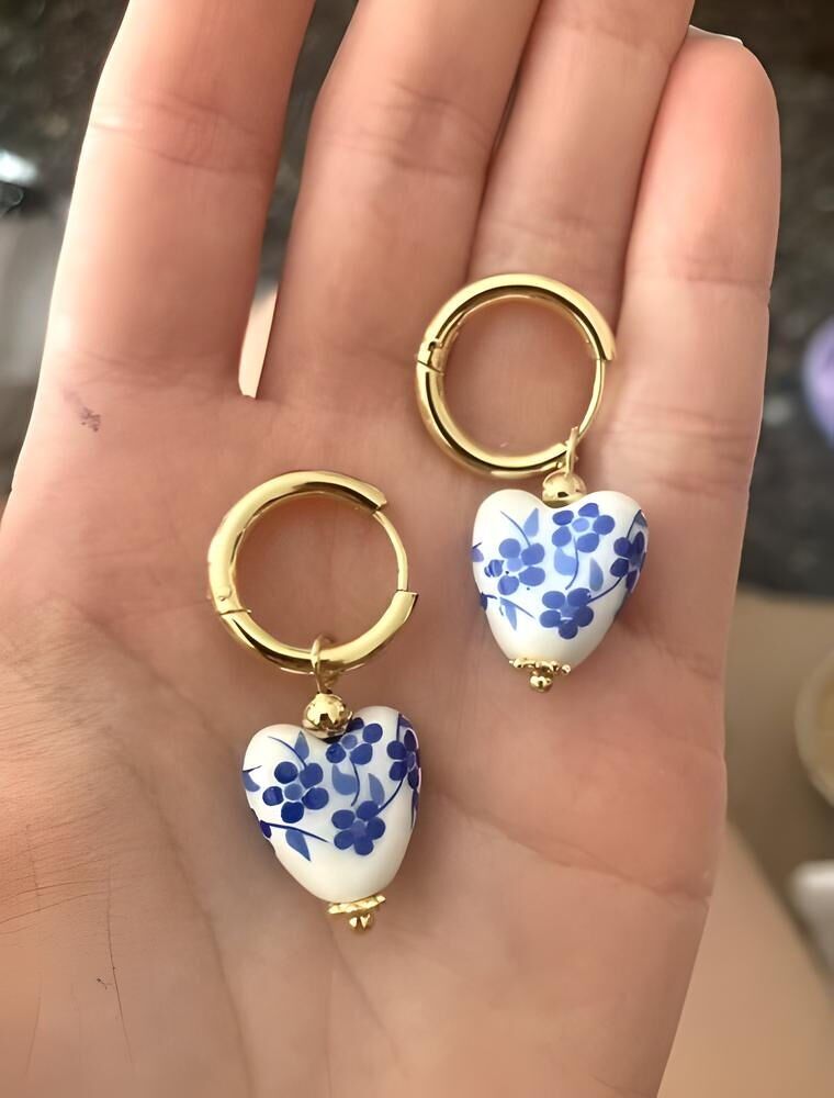 Orecchini in porcellana bianca e blu,